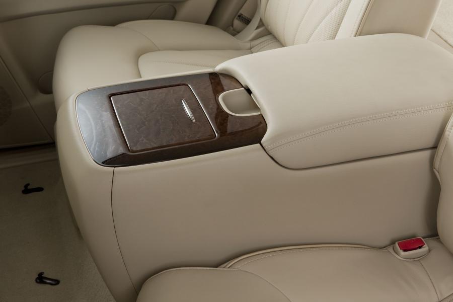 Infiniti QX56 2011 года  (фото 30 из 74)